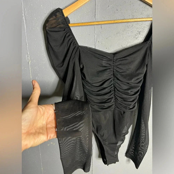 Princess Polly Asher Ruched Long Sleeve Bodysuit.  Size 2 - Picture 4 of 9